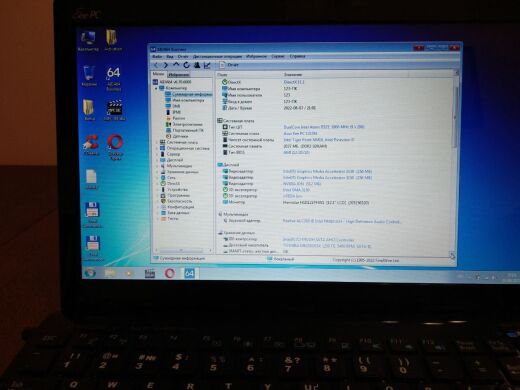 Нетбук Asus Eee PC 1215N / 12.1" (1366x768) TN / Intel Atom D525 (2 (4) ядра по 1.8 GHz) / 2 GB DDR3 / 250 GB HDD / nVidia ION 2, 512 MB DDR3, 64-bit / WebCam / HDMI / АКБ не тримає