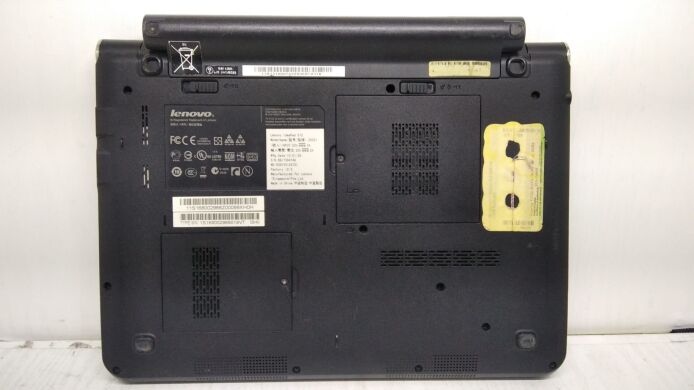 Нетбук Б-клас Lenovo IdeaPad S12 / 12.1" (1280x800) TN / Intel Atom N270 (1 ядро на 1.6 GHz) / 2 GB DDR2 / 120 GB SSD / Intel GMA 950 Graphics / WebCam 