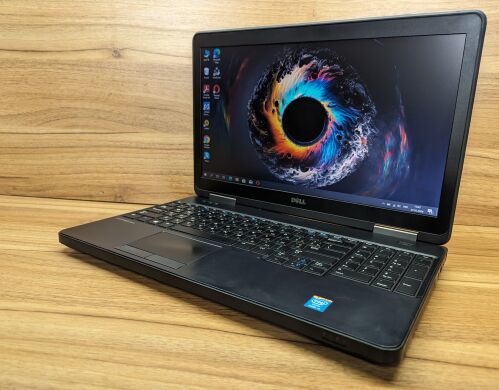 Ноутбук Б-клас Dell Latitude E5540 / 15.6" (1366x768) TN / Intel Core i5-4300U (2 (4) ядра по 1.9 - 2.9 GHz) / 8 GB DDR3 / 240 GB SSD / nVidia GeForce GT 720M, 2 GB DDR3, 64-bit / WebCam / Windows 10