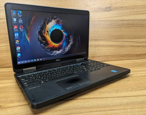 Ноутбук Б-клас Dell Latitude E5540 / 15.6" (1366x768) TN / Intel Core i5-4300U (2 (4) ядра по 1.9 - 2.9 GHz) / 8 GB DDR3 / 240 GB SSD / nVidia GeForce GT 720M, 2 GB DDR3, 64-bit / WebCam / Windows 10