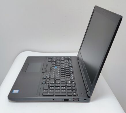 Ноутбук Dell Latitude 5590 / 15.6" (1366x768) TN LED / Intel Core i5-8250U (4 (8) ядра по 1.6 - 3.4 GHz) / 8 GB DDR4 / 128 GB SSD / HDMI