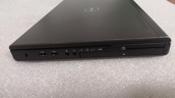 Рабочая станция Dell Precision M4800 / 15.6" (1920х1080) TN LED / Intel Core i7-4700MQ (4 (8) ядра по 2.4 - 3.4 GHz) / 8 GB DDR3 / 240 GB SSD / nVidia Quadro K1100M, 2 GB GDDR5, 128-bit / DVD-RW Рабочая станция Dell Precision M4800 / 15.6" (1920х1080) TN LED / Intel Core i7-4700MQ (4 (8) ядра по 2.4 - 3.4 GHz) / 8 GB DDR3 / 240 GB SSD / nVidia Quadro K1100M, 2 GB GDDR5, 128-bit / DVD-RW