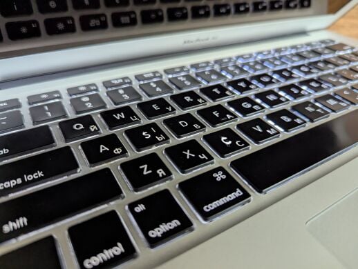 Ультрабук Б-класс Apple MacBook Air A1466 / 13.3" (1440x900) IPS / Intel Core i5-5250U (2 (4) ядра по 1.6 - 2.7 GHz) / 4 GB DDR3 / 128 GB SSD / Intel HD Graphics 6000 / WebCam / Silver