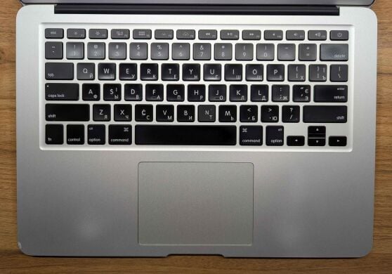 Ультрабук Б-класс Apple MacBook Air A1466 / 13.3" (1440x900) IPS / Intel Core i5-5250U (2 (4) ядра по 1.6 - 2.7 GHz) / 4 GB DDR3 / 128 GB SSD / Intel HD Graphics 6000 / WebCam / Silver