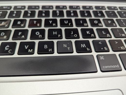 Ультрабук Б-класс Apple MacBook Air A1466 / 13.3" (1440x900) IPS / Intel Core i5-5250U (2 (4) ядра по 1.6 - 2.7 GHz) / 4 GB DDR3 / 128 GB SSD / Intel HD Graphics 6000 / WebCam / Silver