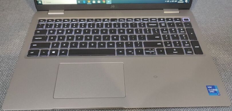 Ультрабук Dell Latitude 5520 / 15.6" (1920x1080) IPS / Intel Core i7-1185G7 (4 (8) ядра по 3.0 - 4.8 GHz) / 16 GB DDR4 / 256 GB SSD / Intel Iris Xe Graphics / WebCam