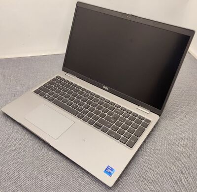 Ультрабук Dell Latitude 5520 / 15.6" (1920x1080) IPS / Intel Core i7-1185G7 (4 (8) ядра по 3.0 - 4.8 GHz) / 16 GB DDR4 / 256 GB SSD / Intel Iris Xe Graphics / WebCam