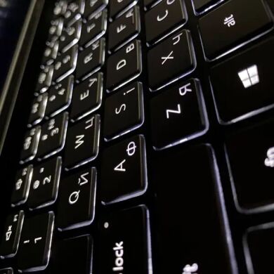 Ноутбук Б-класс Dell Vostro 5502 / 15.6" (1920x1080) IPS / Intel Core i7-1165G7 (4 (8) ядра по 2.8 - 4.7 GHz) / 16 GB DDR4 / 512 GB SSD / nVidia GeForce MX330, 2 GB GDDR5, 64-bit / WebCam / TouchID