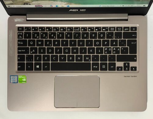 Ультрабук Б-класс Asus ZenBook UX430U / 14" (1920x1080) IPS / Intel Core i7-7500U (2 (4) ядра по 2.7 - 3.5 GHz) / 16 GB DDR4 / 512 GB SSD / nVidia GeForce 940MX, 2 GB DDR3, 64-bit / WebCam / Win 10 Home