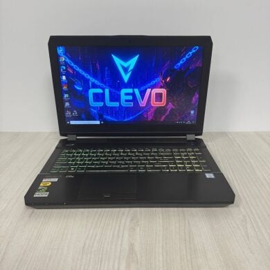 Ігровий ноутбук Б-клас Clevo P650RS-G / 15.6" (3840x2160) IPS / Intel Core i7-6820HK (4 (8) ядра по 2.7 - 3.6 GHz) / 16 GB DDR4 / 512 GB SSD NVMe / nVidia GeForce GTX 1070, 8 GB GDDR5, 256-bit / WebCam