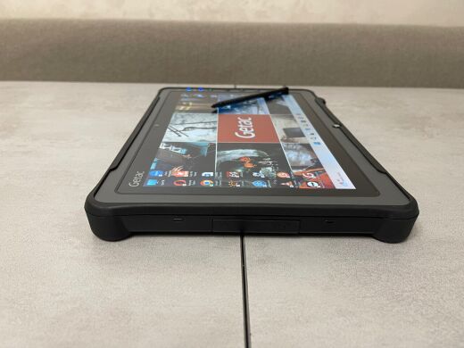 Захищений планшет Getac F110 G3 / 11.6" (1366x768) IPS Touch / Intel Core i7-6500U (2 (4) ядра по 2.5 - 3.1 GHz) / 8 GB DDR4 / 256 GB SSD / Intel HD Graphics 520 / WebCam / Стилус / Два АКБ