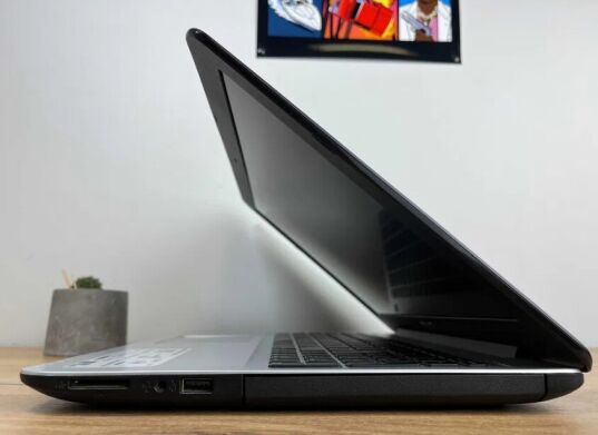 Ноутбук Asus X555Q / 15.6" (1366x768) TN / AMD A12-9720P (4 ядра по 2.7 - 3.6 GHz) / 8 GB DDR4 / 256 GB SSD / AMD Radeon R7 Graphics / WebCam / Win 10