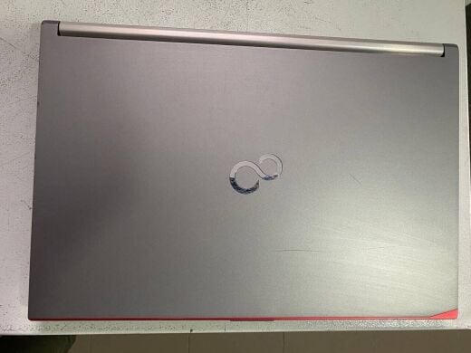 Мобільна робоча станція Fujitsu Celsius H760 / 15.6" (1920x1080) IPS / Intel Core i7-6920HQ (4 (8) ядра по 2.9 - 3.8 GHz) / 32 GB DDR4 / 512 GB SSD / nVidia Quadro M2000M, 4 GB GDDR5, 128-bit / WebCam