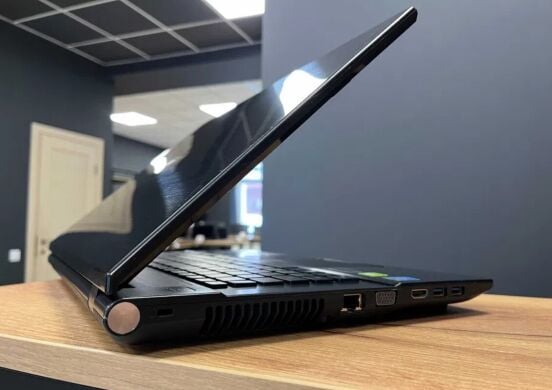 Игровой ноутбук Acer Aspire V3-772G / 15.6" (1920x1080) IPS / Intel Core i5-4200U (2 (4) ядра по 1.6 - 2.6 GHz) / 8 GB DDR3 / 128 GB SSD + 1000 GB HDD / nVidia GeForce GT 750M, 4 GB GDDR5, 128-bit / WebCam / DVD-ROM / Win 10