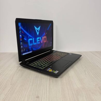 Ігровий ноутбук Б-клас Clevo P650RS-G / 15.6" (3840x2160) IPS / Intel Core i7-6820HK (4 (8) ядра по 2.7 - 3.6 GHz) / 16 GB DDR4 / 512 GB SSD NVMe / nVidia GeForce GTX 1070, 8 GB GDDR5, 256-bit / WebCam
