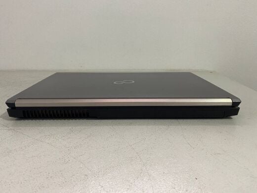 Мобільна робоча станція Fujitsu Celsius H760 / 15.6" (1920x1080) IPS / Intel Core i7-6920HQ (4 (8) ядра по 2.9 - 3.8 GHz) / 32 GB DDR4 / 512 GB SSD / nVidia Quadro M2000M, 4 GB GDDR5, 128-bit / WebCam