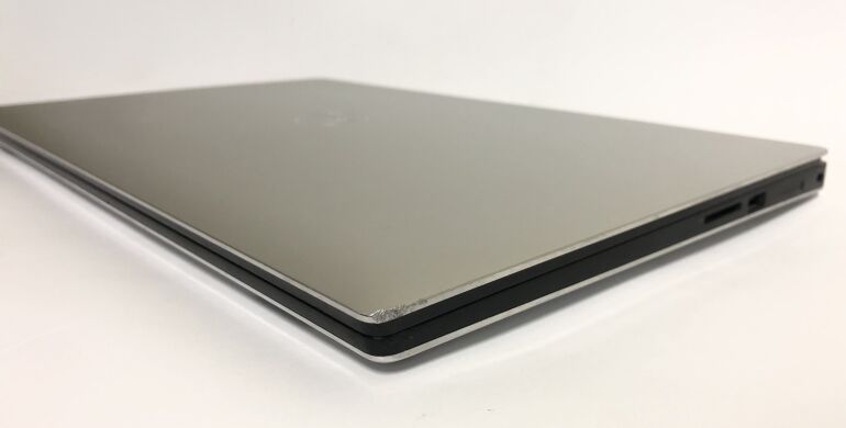 Мобильная рабочая станция Б-класс Dell Precision 5540 / 15.6" (3840x2160) IPS Touch / Intel Core i7-9850H (6 (12) ядер по 2.6 - 4.6 GHz) / 32 GB DDR4 / 512 GB SSD / nVidia Quadro T1000, 4 GB GDDR5, 128-bit / WebCam / Win 11 Pro