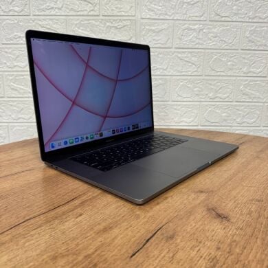 Игровой ультрабук Б-класс Apple MacBook Pro 2016 A1707 / 15.4" (2880x1800) IPS / Intel Core i7-6820HQ (4 (8) ядра по 2.7 - 3.6 GHz) / 16 GB DDR4 / 512 GB SSD / AMD Radeon Pro 455, 2 GB GDDR5, 128-bit / WebCam / MacOS