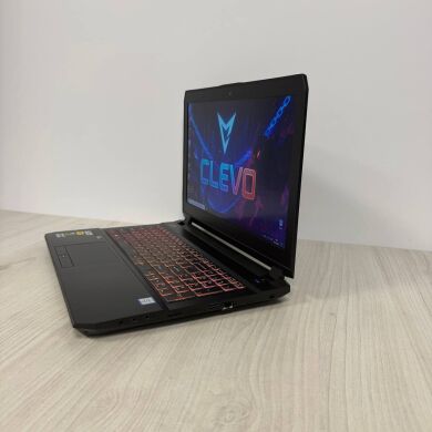 Ігровий ноутбук Б-клас Clevo P650RS-G / 15.6" (3840x2160) IPS / Intel Core i7-6820HK (4 (8) ядра по 2.7 - 3.6 GHz) / 16 GB DDR4 / 512 GB SSD NVMe / nVidia GeForce GTX 1070, 8 GB GDDR5, 256-bit / WebCam