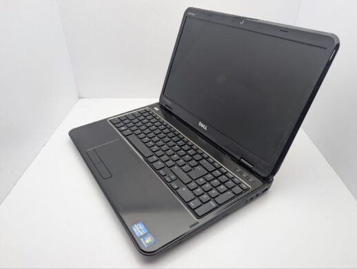 Ноутбук Dell Inspiron N5110 / 15.6" (1366x768) TN / Intel Core i3-2350M (2 (4) ядра по 2.3 GHz) / 6 GB DDR3 / 500 GB HDD / nVidia GeForce GT 525M, 1 GB GDDR3, 128-bit / WebCam / DVD-ROM