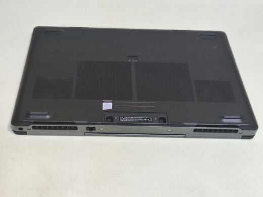 Мобильная рабочая станция Dell Precision 7710 / 17.3" (1920x1080) IPS / Intel Xeon E3-1505M v5 (4 (8) ядра по 2.8 - 3.7 GHz) / 16 GB DDR4 / 256 GB SSD / nVidia Quadro M3000M, 4 GB GDDR5, 256-bit / WebCam