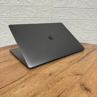 Игровой ультрабук Б-класс Apple MacBook Pro 2016 A1707 / 15.4" (2880x1800) IPS / Intel Core i7-6820HQ (4 (8) ядра по 2.7 - 3.6 GHz) / 16 GB DDR4 / 512 GB SSD / AMD Radeon Pro 455, 2 GB GDDR5, 128-bit / WebCam / MacOS