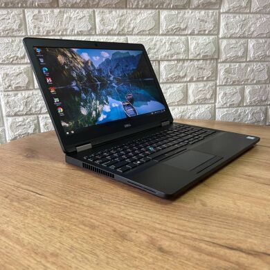 Ігровий ноутбук Б-клас Dell Latitude 5570 / 15.6" (1920x1080) IPS / Intel Core i7-6820HQ (4 (8) ядра по 2.7 - 3.6 GHz) / 16 GB DDR4 / 512 GB SSD / AMD Radeon R7 M370, 2 GB GDDR5, 128-bit / WebCam