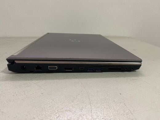 Мобільна робоча станція Fujitsu Celsius H760 / 15.6" (1920x1080) IPS / Intel Core i7-6920HQ (4 (8) ядра по 2.9 - 3.8 GHz) / 32 GB DDR4 / 512 GB SSD / nVidia Quadro M2000M, 4 GB GDDR5, 128-bit / WebCam