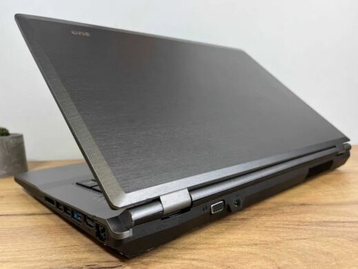 Ігровий ноутбук Clevo W370ST / 17.3" (1920x1080) IPS / Intel Core i5-3210M (2 (4) ядра по 2.5 - 3.1 GHz) / 8 GB DDR3 / 512 GB SSD / nVidia GeForce GTX 660M, 2 GB GDDR5, 128-bit / WebCam / DVD-ROM / Win 10