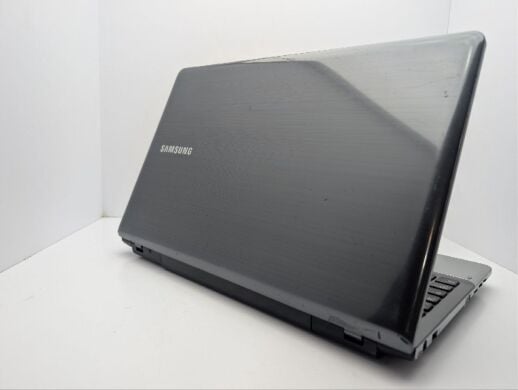 Ноутбук Samsung NP355V5C / 15.6" (1366x768) TN / AMD A6-4400M (2 (4) ядра по 2.1 GHz) / 6 GB DDR3 / 750 GB HDD / AMD Radeon HD 7520G Graphics / WebCam