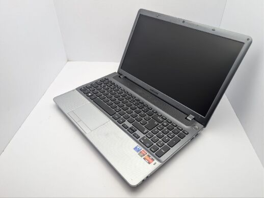 Ноутбук Samsung NP355V5C / 15.6" (1366x768) TN / AMD A6-4400M (2 (4) ядра по 2.1 GHz) / 6 GB DDR3 / 750 GB HDD / AMD Radeon HD 7520G Graphics / WebCam