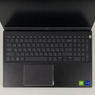 Ноутбук Б-класс Dell Vostro 5502 / 15.6" (1920x1080) IPS / Intel Core i7-1165G7 (4 (8) ядра по 2.8 - 4.7 GHz) / 16 GB DDR4 / 512 GB SSD / nVidia GeForce MX330, 2 GB GDDR5, 64-bit / WebCam / TouchID
