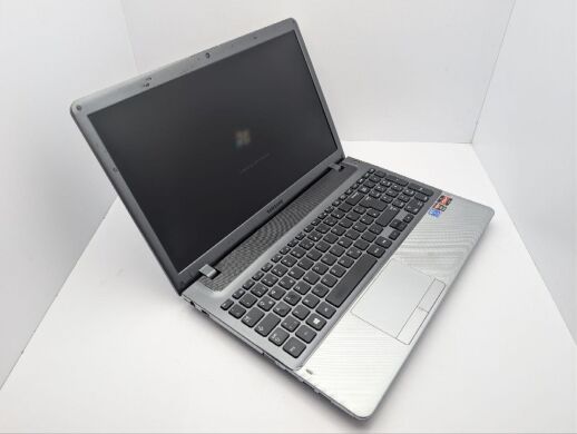 Ноутбук Samsung NP355V5C / 15.6" (1366x768) TN / AMD A6-4400M (2 (4) ядра по 2.1 GHz) / 6 GB DDR3 / 750 GB HDD / AMD Radeon HD 7520G Graphics / WebCam