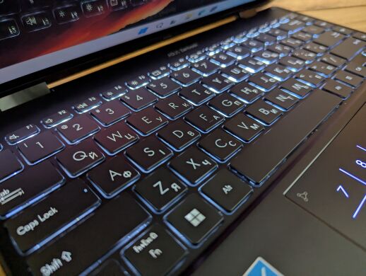 Ноутбук-трансформер Б-класс Asus ZenBook UN5401R / 14" (2880x1800) IPS Touch / AMD Ryzen 7 6800H (8 (16) ядер по 3.2 - 4.7 GHz) / 16 GB DDR5 / 512 GB SSD / AMD Radeon 680M / WebCam / Windows 11