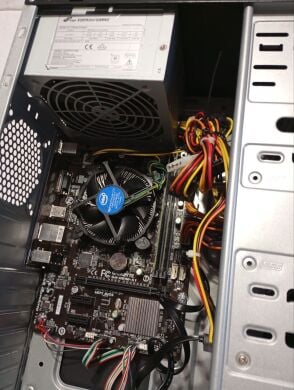 ПК GameMax Tower / Intel Core i5-4570S (4 ядра по 2.9 - 3.6 GHz) / 8 GB DDR3 / 240 GB SSD / Intel HD Graphics 4600 / 350W ПК GameMax Tower / Intel Core i5-4570S (4 ядра по 2.9 - 3.6 GHz) / 8 GB DDR3 / 240 GB SSD / Intel HD Graphics 4600 / 350W