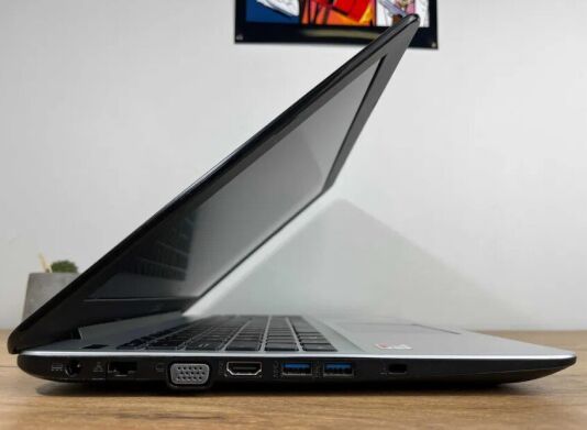 Ноутбук Asus X555Q / 15.6" (1366x768) TN / AMD A12-9720P (4 ядра по 2.7 - 3.6 GHz) / 8 GB DDR4 / 256 GB SSD / AMD Radeon R7 Graphics / WebCam / Win 10
