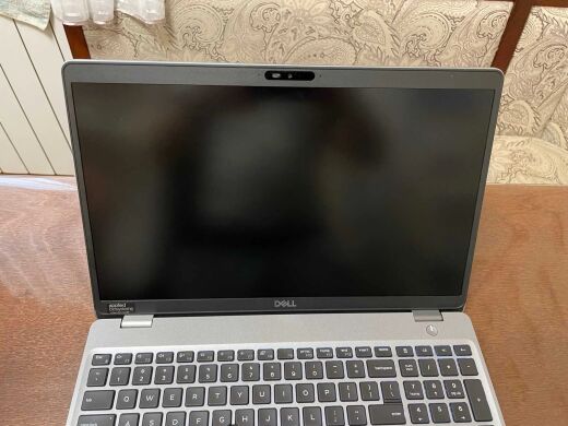 Мобильная рабочая станция Dell Precision 3551 / 15.6" (1920x1080) IPS / Intel Core i7-10750H (6 (12) ядер по 2.6 - 5.0 GHz) / 16 GB DDR4 / 256 GB SSD / nVidia Quadro P620, 4 GB GDDR5, 128-bit / WebCam