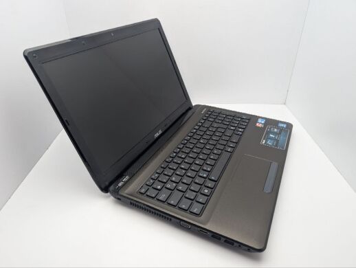 Ноутбук Asus X52J / 15.6" (1366x768) TN / Intel Core i3-350M (2 (4) ядра по 2.2 GHz) / 6 GB DDR3 / 320 GB HDD / AMD Radeon HD 5145, 1 GB GDDR3, 64-bit / WebCam / DVD-ROM