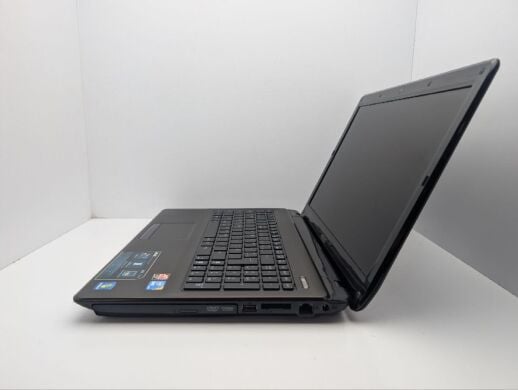 Ноутбук Asus X52J / 15.6" (1366x768) TN / Intel Core i3-350M (2 (4) ядра по 2.2 GHz) / 6 GB DDR3 / 320 GB HDD / AMD Radeon HD 5145, 1 GB GDDR3, 64-bit / WebCam / DVD-ROM