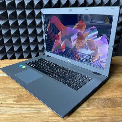 Ноутбук Acer Aspire E5-772 / 17.3" (1600x900) TN / Intel Core i3-5005U (2 (4) ядра по 2.0 GHz) / 8 GB DDR3 / 256 GB SSD / nVidia GeForce 920M, 4 GB GDDR3, 64-bit / WebCam / DVD-ROM