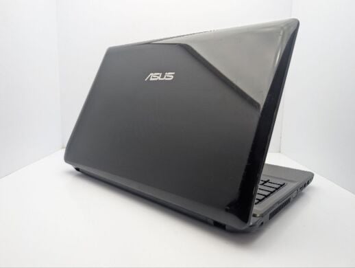 Ноутбук Asus X52J / 15.6" (1366x768) TN / Intel Core i3-350M (2 (4) ядра по 2.2 GHz) / 6 GB DDR3 / 320 GB HDD / AMD Radeon HD 5145, 1 GB GDDR3, 64-bit / WebCam / DVD-ROM