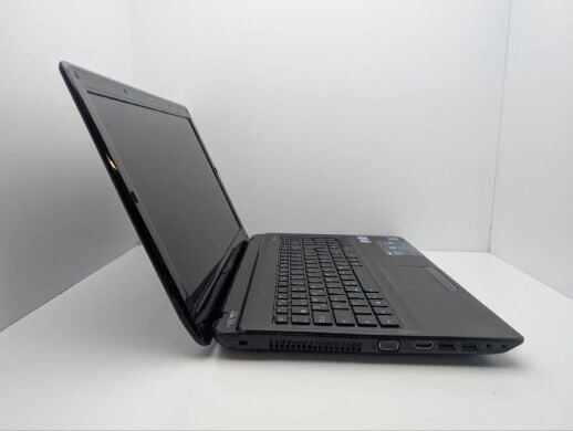Ноутбук Asus X52J / 15.6" (1366x768) TN / Intel Core i3-350M (2 (4) ядра по 2.2 GHz) / 6 GB DDR3 / 320 GB HDD / AMD Radeon HD 5145, 1 GB GDDR3, 64-bit / WebCam / DVD-ROM