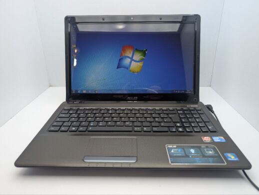Ноутбук Asus X52J / 15.6" (1366x768) TN / Intel Core i3-350M (2 (4) ядра по 2.2 GHz) / 6 GB DDR3 / 320 GB HDD / AMD Radeon HD 5145, 1 GB GDDR3, 64-bit / WebCam / DVD-ROM