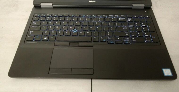 Dell Latitude E5570 / 15.6" (1920х1080) Touch IPS / Intel Core i5-6200U (2 (4) ядра по 2.3 - 2.8 GHz) / 16 GB DDR4 / 512 GB SSD / WebCam Dell Latitude E5570 / 15.6" (1920х1080) Touch IPS / Intel Core i5-6200U (2 (4) ядра по 2.3 - 2.8 GHz) / 16 GB DDR4 / 512 GB SSD / WebCam