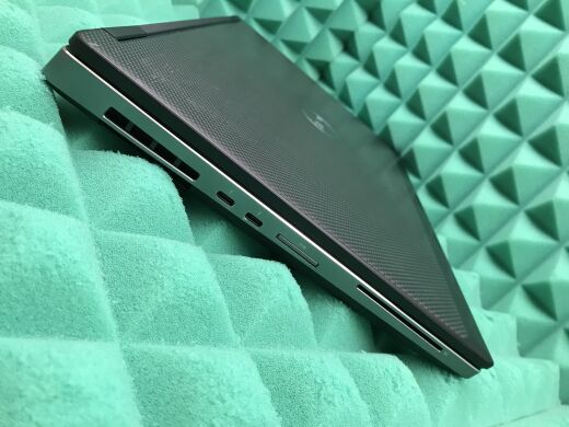 Мобільна робоча станція Б-клас Dell Precision 7530 / 15.6" (1920x1080) IPS / Intel Core i5-8400H (4 (8) ядер по 2.5 - 4.2 GHz) / 64 GB DDR4 / 512 GB SSD M.2 + 512 GB SSD M.2 / AMD Radeon Pro WX 4150, 4 GB GDDR5, 128-bit / Windows 10 ліцензія Мобільна робоча станція Б-клас Dell Precision 7530 / 15.6" (1920x1080) IPS / Intel Core i5-8400H (4 (8) ядер по 2.5 - 4.2 GHz) / 64 GB DDR4 / 512 GB SSD M.2 + 512 GB SSD M.2 / AMD Radeon Pro WX 4150, 4 GB GDDR5, 128-bit / Windows 10 ліцензія