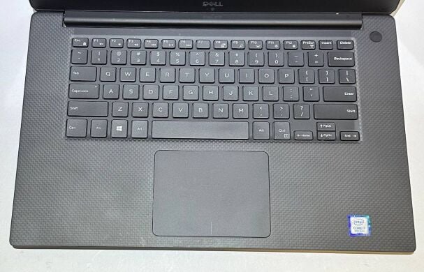 Мобильная рабочая станция Dell Precision 5530 / 15.6" (1920x1080) IPS / Intel Core i7-8850H (6 (12) ядра по 2.6 - 4.3 GHz) / 16 GB DDR4 / 256 GB SSD / nVidia Quadro P1000, 4 GB GDDR5, 128-bit / WebCam