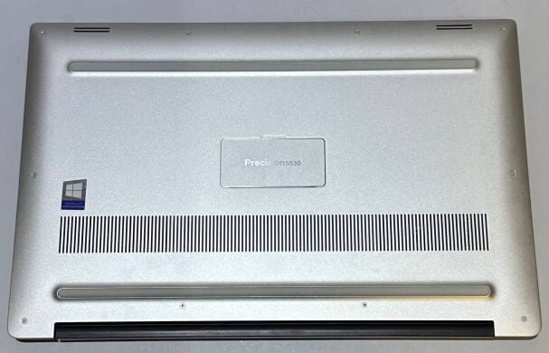 Мобильная рабочая станция Dell Precision 5530 / 15.6" (1920x1080) IPS / Intel Core i7-8850H (6 (12) ядра по 2.6 - 4.3 GHz) / 16 GB DDR4 / 256 GB SSD / nVidia Quadro P1000, 4 GB GDDR5, 128-bit / WebCam