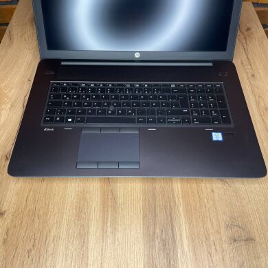 Мобільна робоча станція HP ZBook 17 G3 / 17.3" (1920x1080) IPS / Intel Core i7-6700HQ (4 (8) ядра по 2.6 - 3.5 GHz) / 16 GB DDR4 / 256 GB SSD + 500 GB HDD / nVidia Quadro M4000M, 4 GB GDDR5, 256-bit / WebCam / HDMI