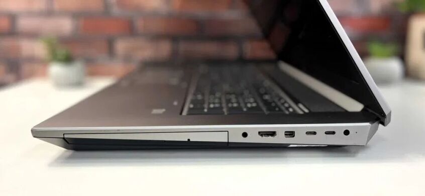 Мобільна робоча станція HP zBook 17 G6 / 17.3" (1920x1080) IPS / Intel Core i7-9850H (6 (12) ядер по 2.6 - 4.6 GHz) / 32 GB DDR4 / 512 GB SSD M.2 / nVidia Quadro RTX 3000, 6 GB GDDR6, 192-bit / WebCam / Win 11 Pro Мобільна робоча станція HP zBook 17 G6 / 17.3" (1920x1080) IPS / Intel Core i7-9850H (6 (12) ядер по 2.6 - 4.6 GHz) / 32 GB DDR4 / 512 GB SSD M.2 / nVidia Quadro RTX 3000, 6 GB GDDR6, 192-bit / WebCam / Win 11 Pro