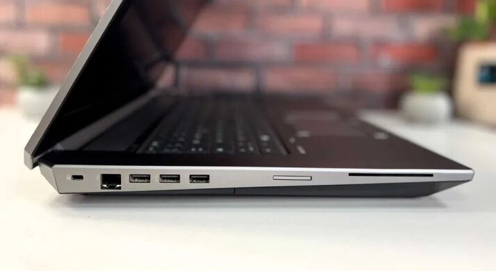 Мобільна робоча станція HP zBook 17 G6 / 17.3" (1920x1080) IPS / Intel Core i7-9850H (6 (12) ядер по 2.6 - 4.6 GHz) / 32 GB DDR4 / 512 GB SSD M.2 / nVidia Quadro RTX 3000, 6 GB GDDR6, 192-bit / WebCam / Win 11 Pro Мобільна робоча станція HP zBook 17 G6 / 17.3" (1920x1080) IPS / Intel Core i7-9850H (6 (12) ядер по 2.6 - 4.6 GHz) / 32 GB DDR4 / 512 GB SSD M.2 / nVidia Quadro RTX 3000, 6 GB GDDR6, 192-bit / WebCam / Win 11 Pro